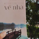 Bìa sách "Về Nhã"