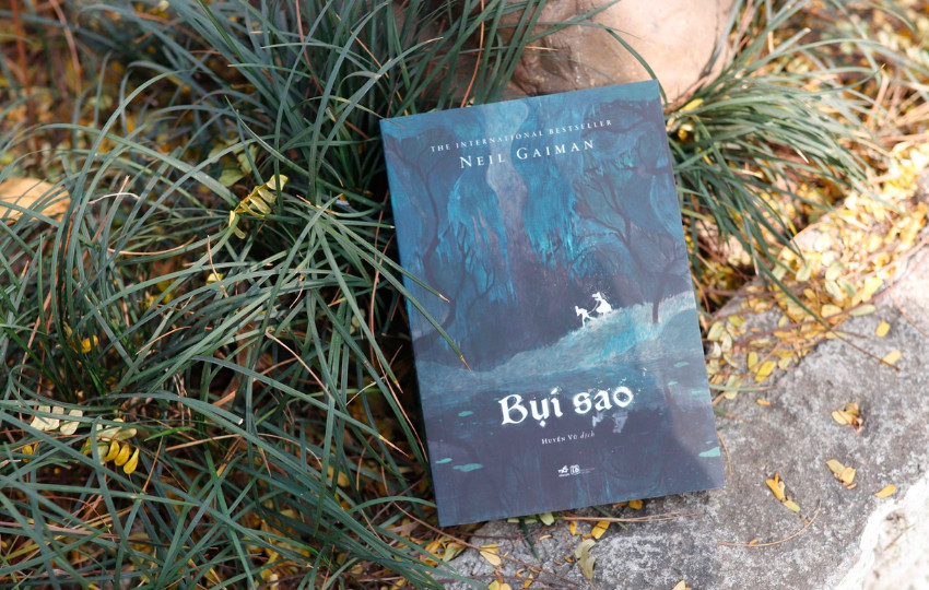 Hình ảnh mô tả bìa sách "Bụi Sao"