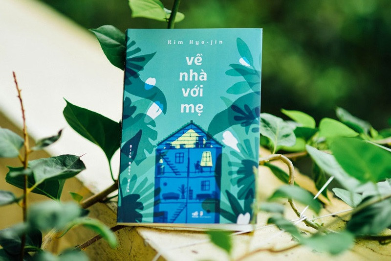Khám phá văn học LGBT+: Tình yêu đồng tính nữ trong 7 tác phẩm