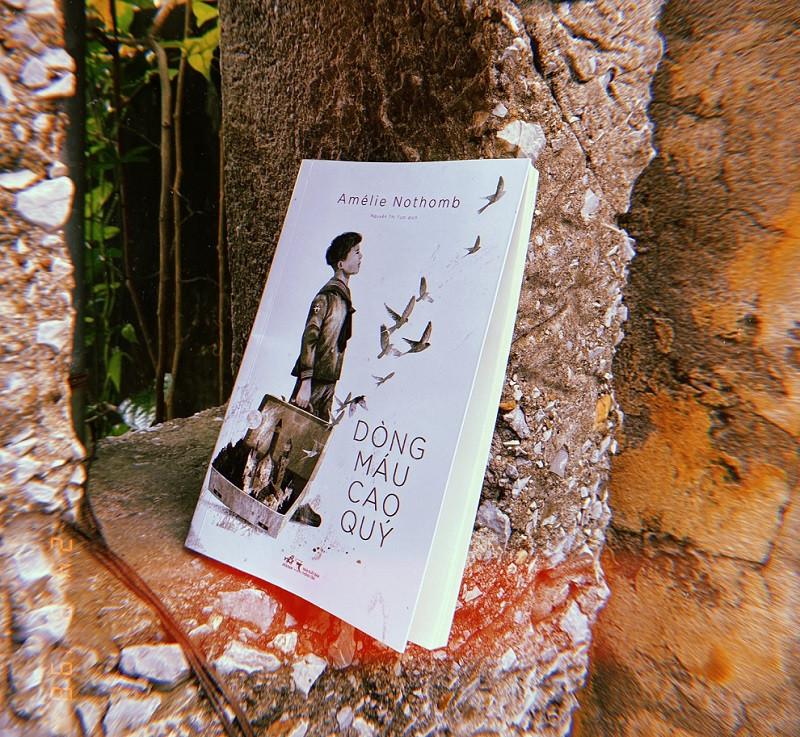 Review sách Dòng máu cao quý &#8211; Amélie Nothomb