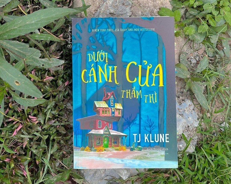 Review sách Dưới cánh cửa thầm thì &#8211; TJ Klune