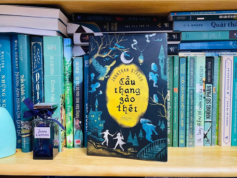 Review sách Cầu thang gào thét &#8211; Jonathan Stroud