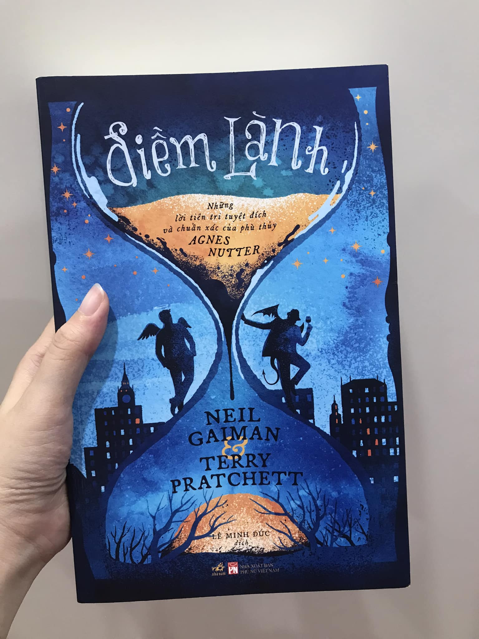 Top 8 cuốn sách hay nhất của “tiểu thuyết gia kỳ ảo” Neil Gaiman
